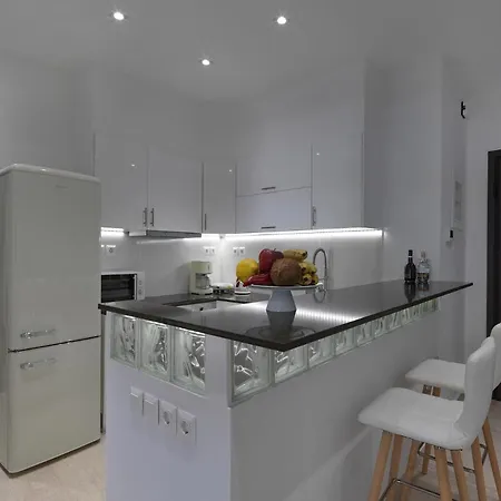 Newly Renovated Apartment In The Heart Of Athens Exterior photo
