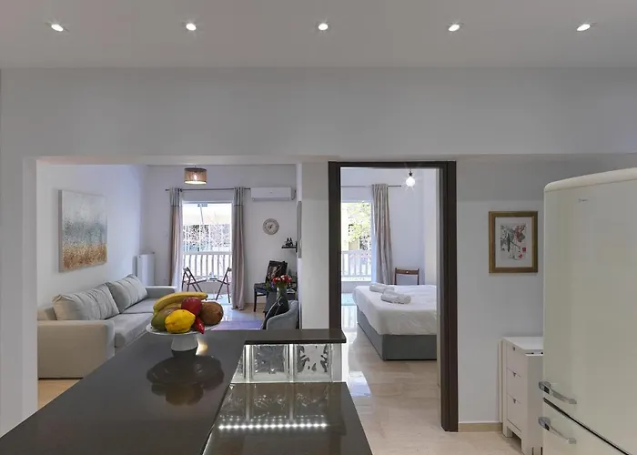 Newly Renovated Apartment In The Heart Of Athens