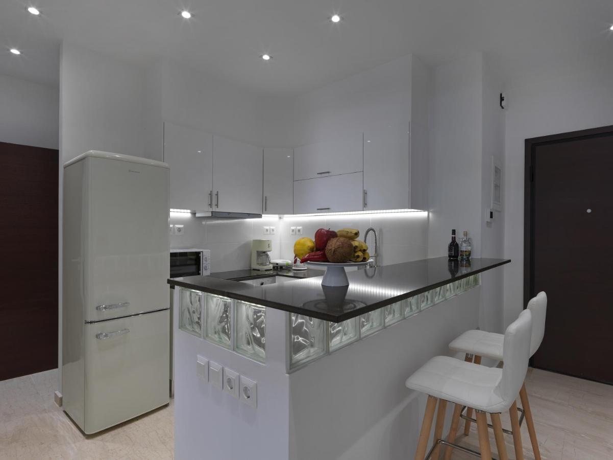 Newly Renovated In The Heart Of Apartment *